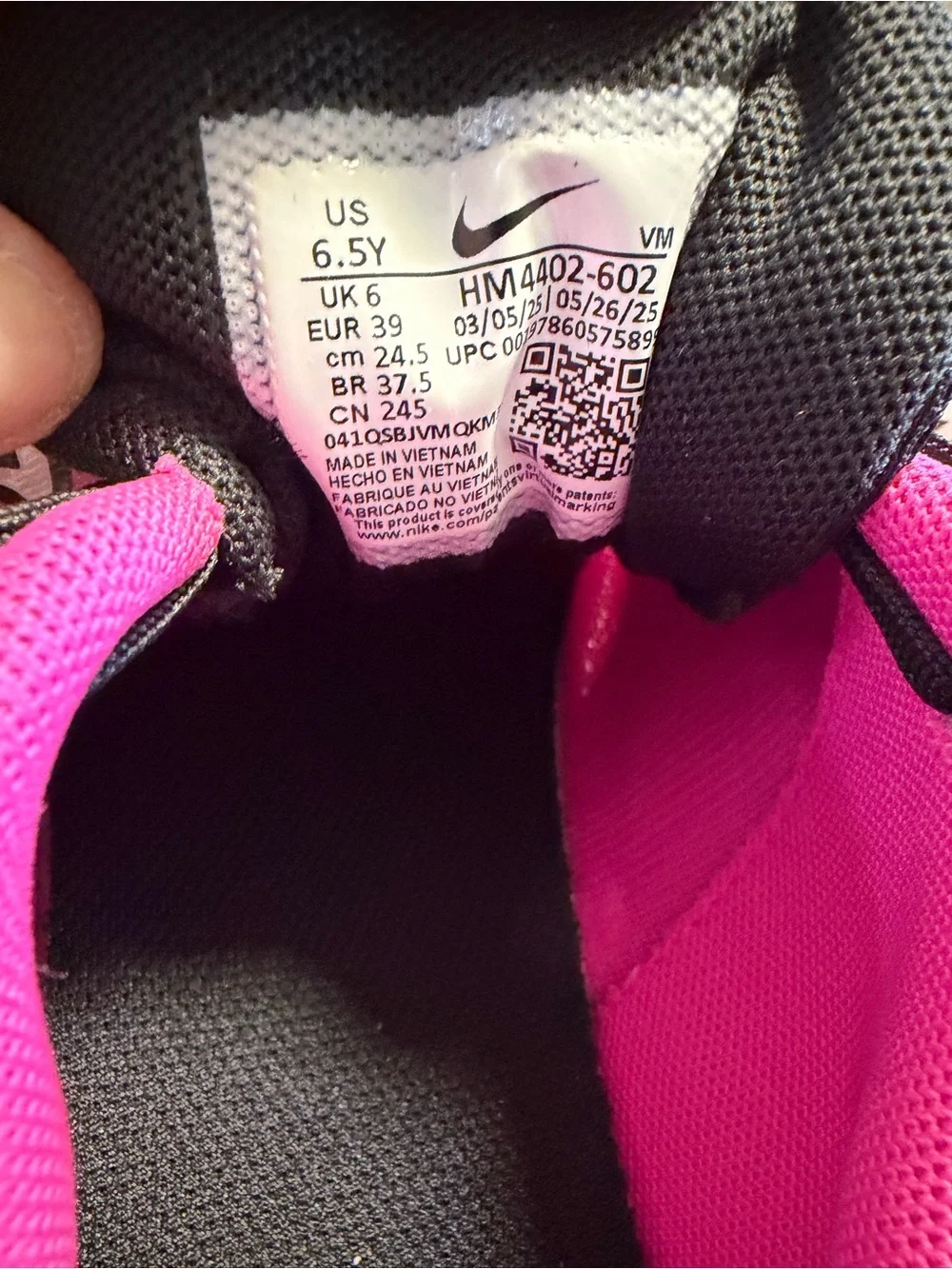 Nike Cosmic Runner Hot Pink/Black Sneakers Size 6.5Y NWOT-no box